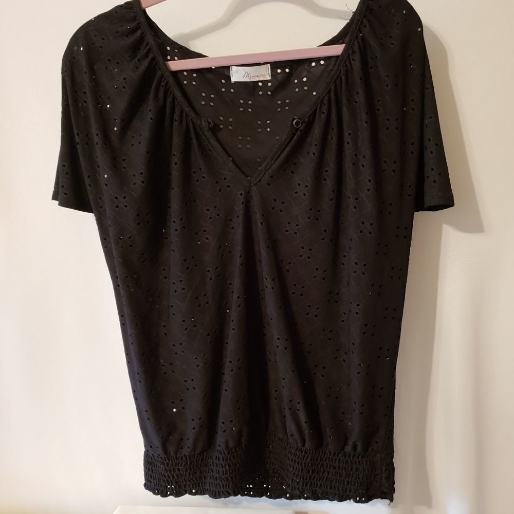 Misia Large Soft fitted bottom blouse